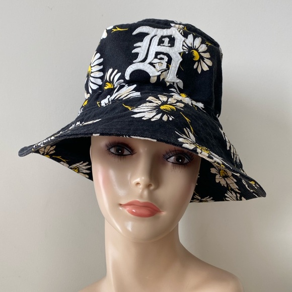 R13 Bucket Hat - Picture 7 of 14
